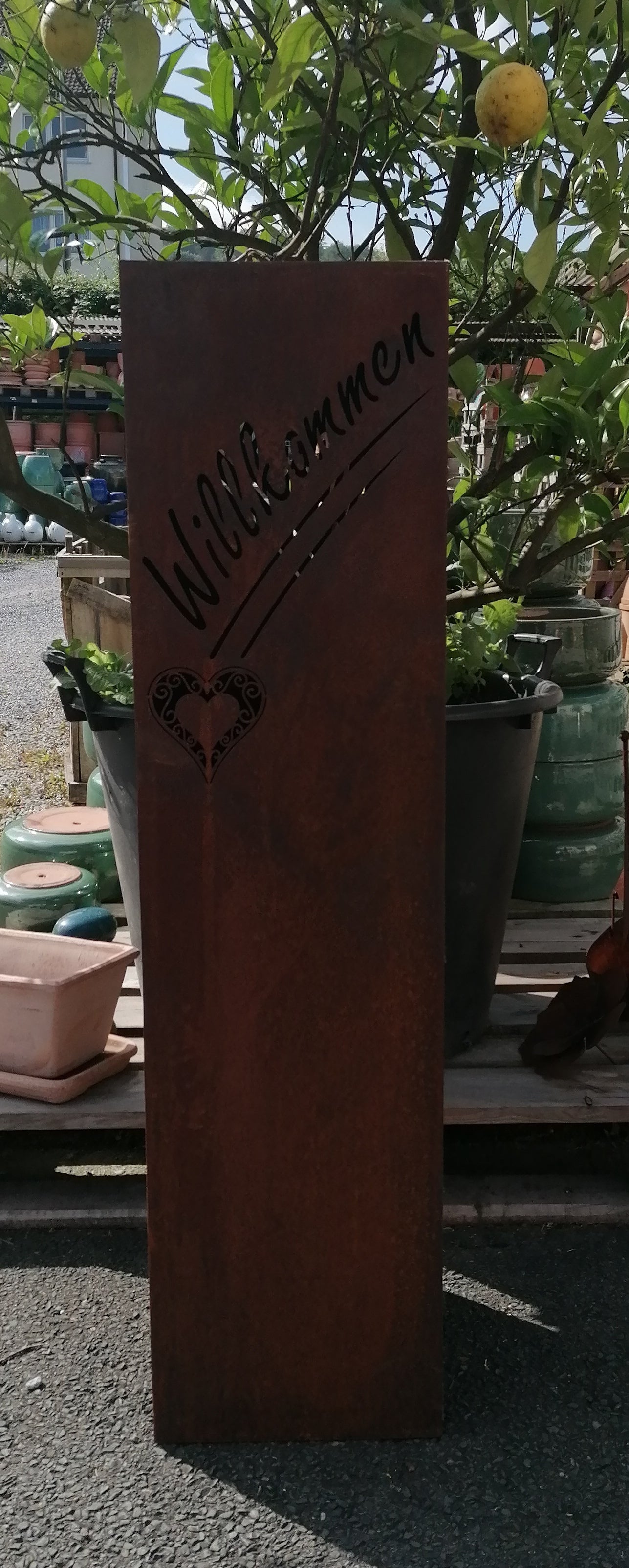 Neu !! Säule / Schalenständer 110 cm hoch mit Schriftzug "Willkommen" und Herz aus Metall in Edelrost Deko Haustür