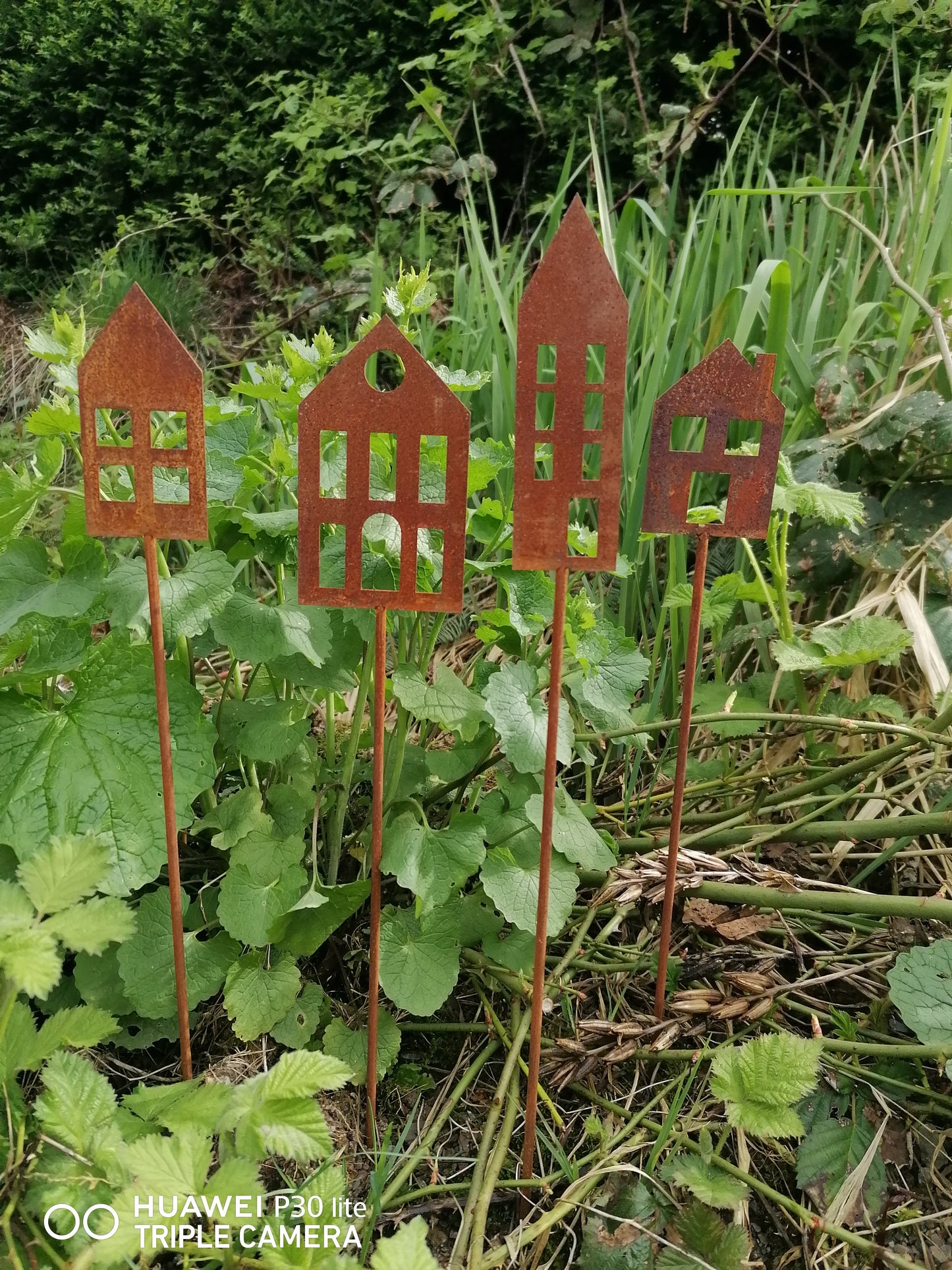 NEU !! Stabiles 4er Set Gartenstecker - Rankhilfe - Häuser aus Metall in Edelrost Deko Figur Garten Blumenstecker
