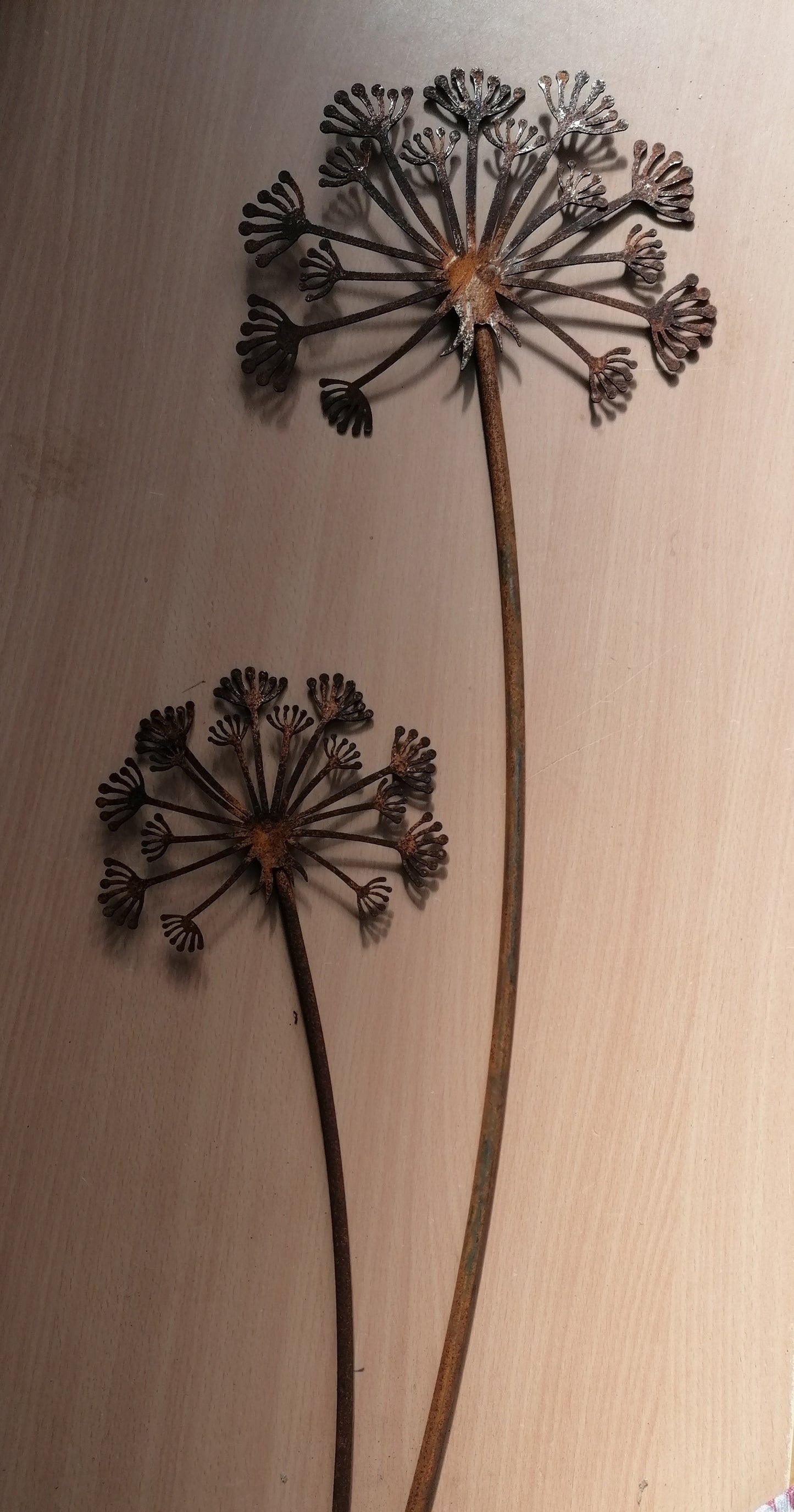 NEU !! Gartenstecker Pusteblume / Löwenzahn mit 2 Blüten ca. 97 cm lang aus Metall in Edelrost Deko Rankhilfe