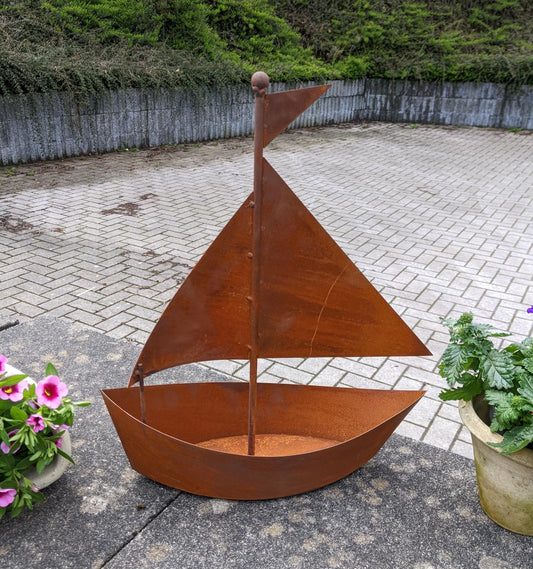 Segelboot - Schiff bepflanzbar ca. 36 cm breit aus Metall in Edelrost Pflanzgefäß Blumentopf Wasser Teich Maritim