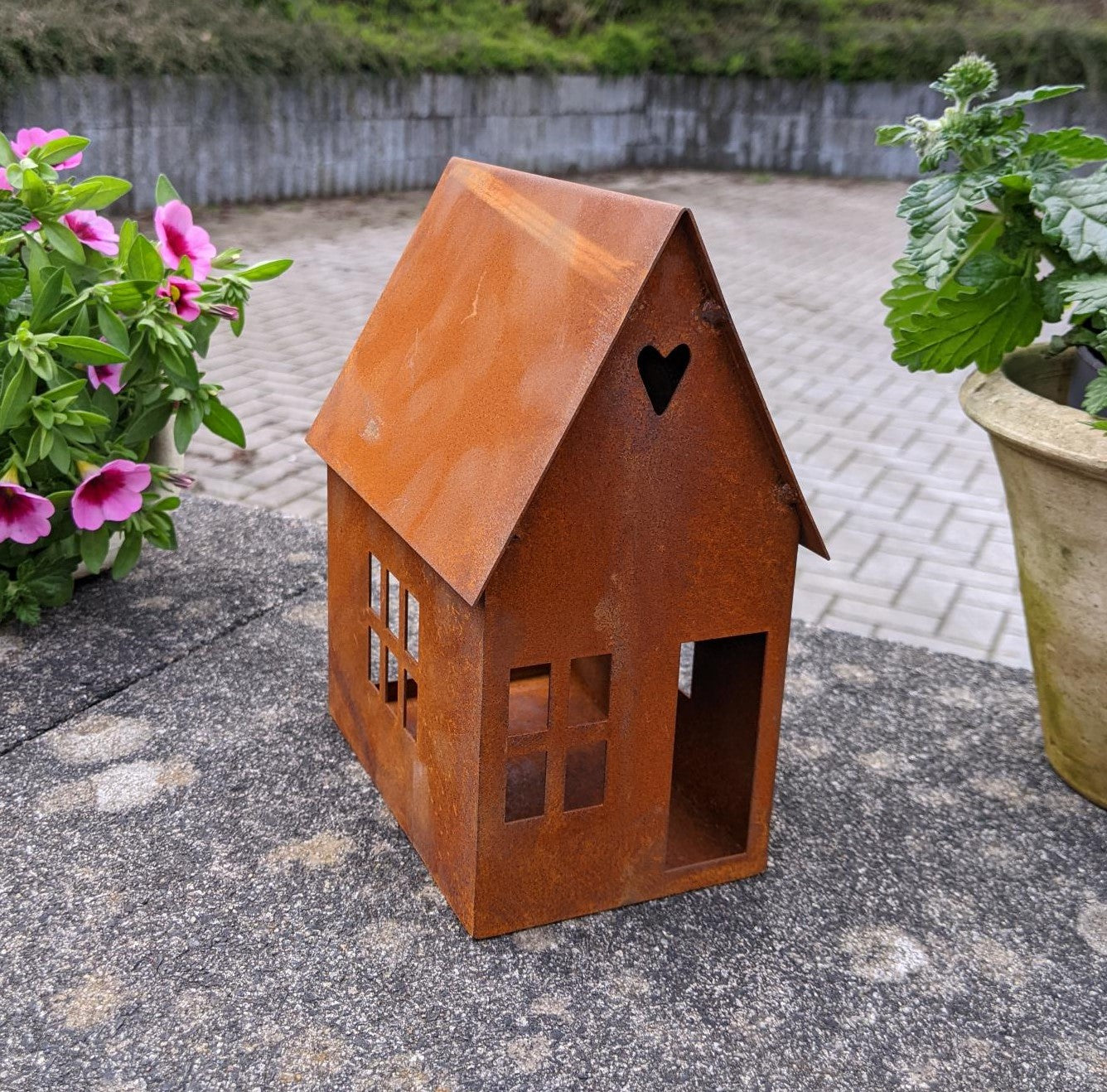 NEU !! Haus -Windlicht ca.18 cm hoch aus Metall in Edelrost Beleuchtbar Dekoration Herz