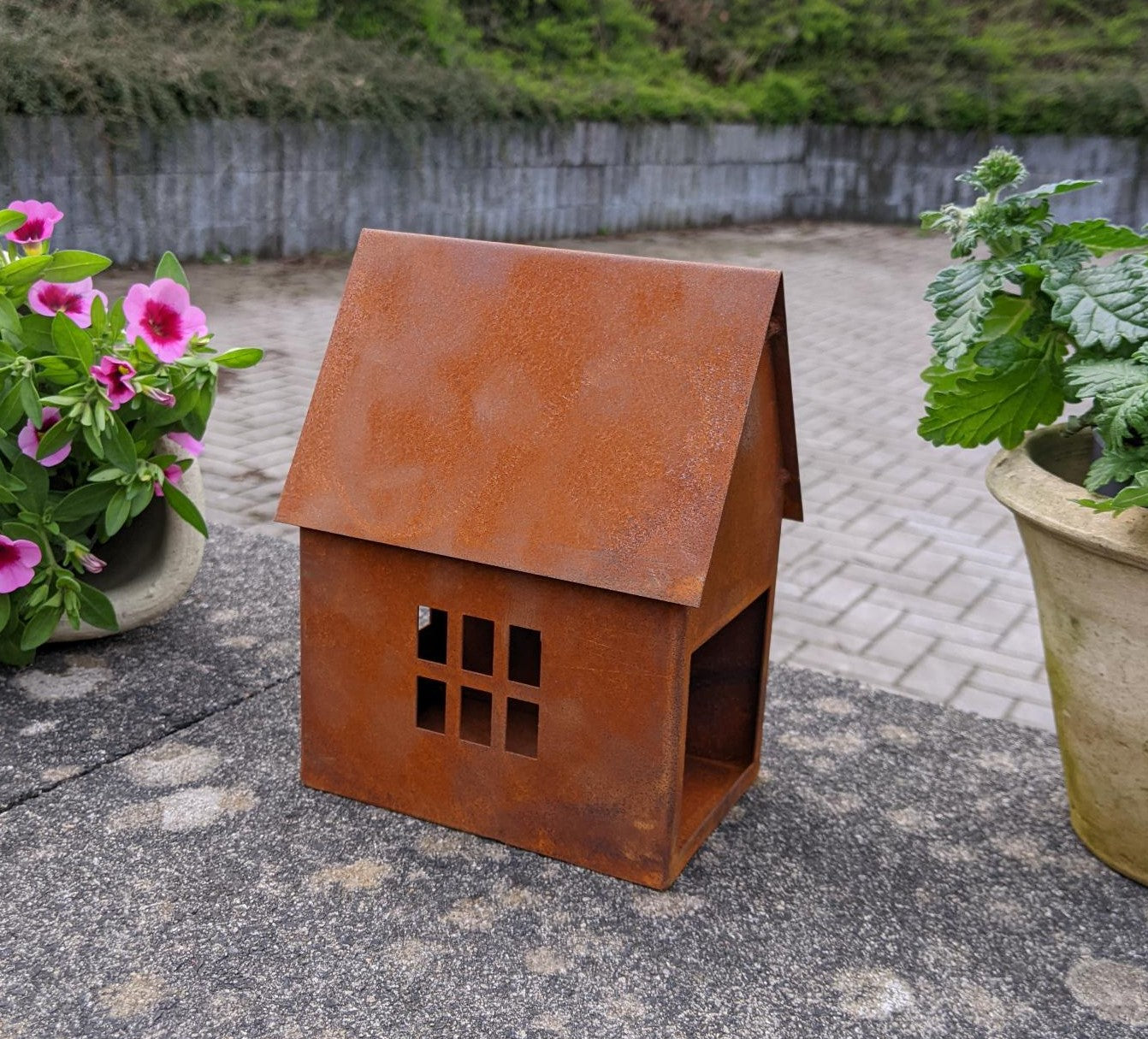 NEU !! Haus -Windlicht ca.18 cm hoch aus Metall in Edelrost Beleuchtbar Dekoration Herz
