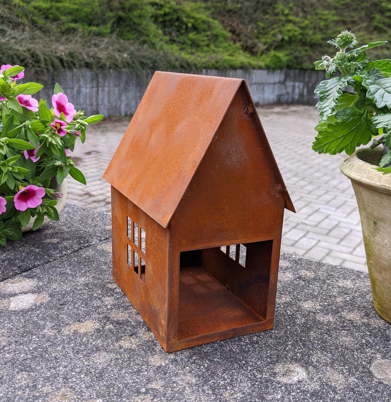 NEU !! Haus -Windlicht ca.18 cm hoch aus Metall in Edelrost Beleuchtbar Dekoration Herz