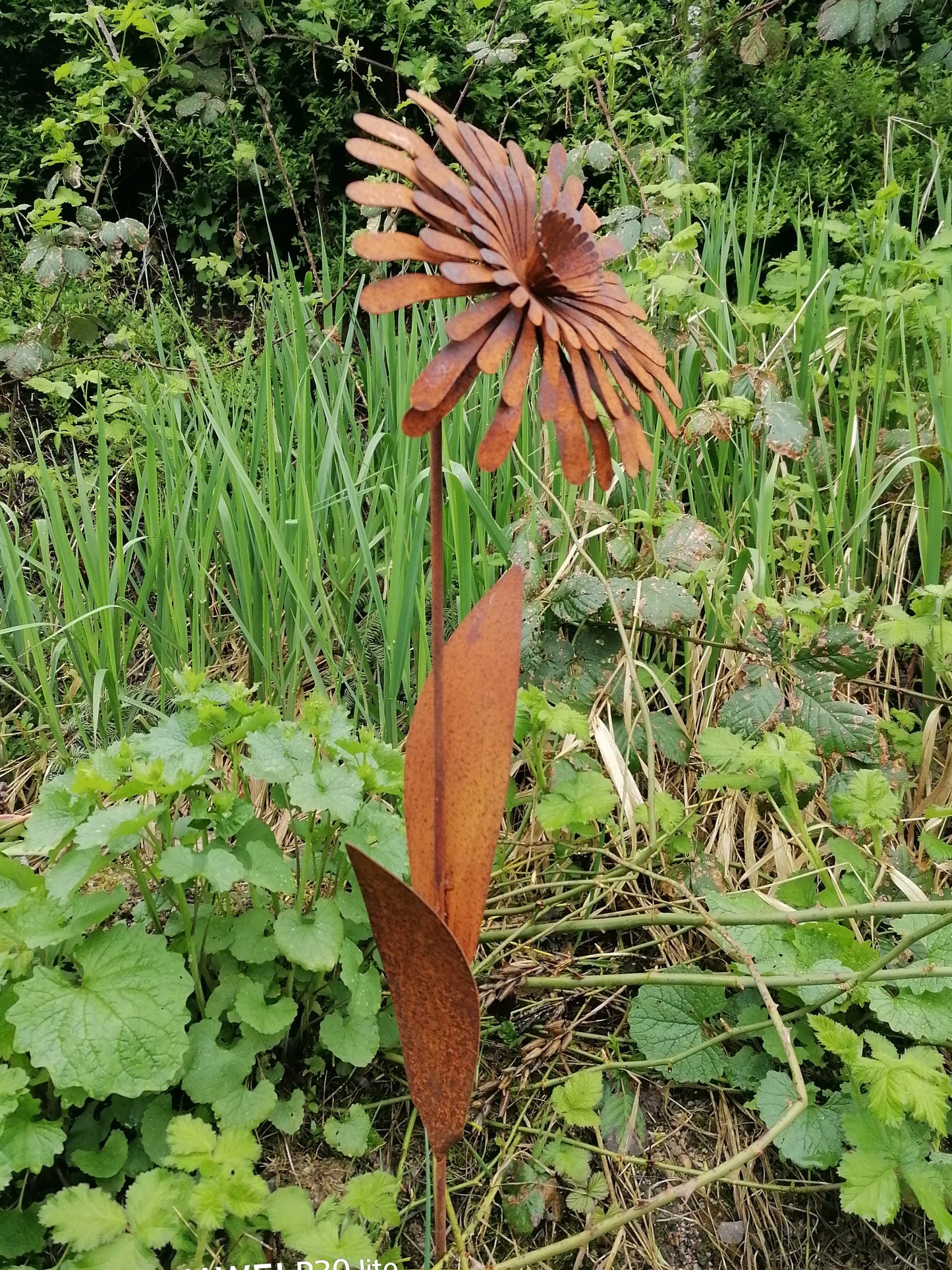 NEU !! Gartenstecker Blüte in 3D ca. 95 cm lang aus Metall in Edelrost Rankhilfe