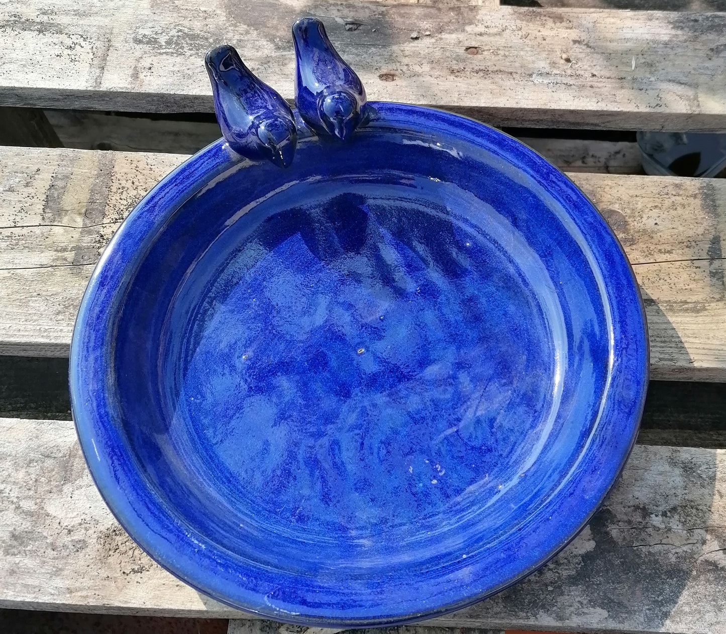 NEU !! Sehr robuste Vogeltränke ø ca. 30 cm mit 2 süßen Vögelchen aus Keramik blau glänzend glasiert Insektentränke Vogelbad Garten