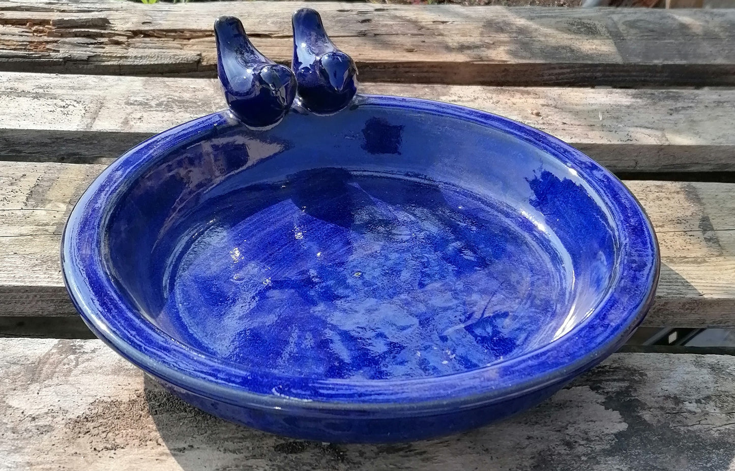 NEU !! Sehr robuste Vogeltränke ø ca. 30 cm mit 2 süßen Vögelchen aus Keramik blau glänzend glasiert Insektentränke Vogelbad Garten