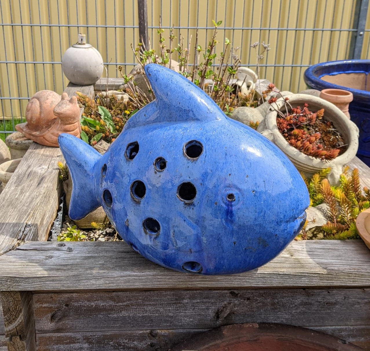 B-Ware!! Großer Deko Fisch beleuchtbar aus frostfesten Steinzeug weiß glasiert ca. 38 cm lang Deko Garten Wasser Teich Windlicht WasserspeierFigur