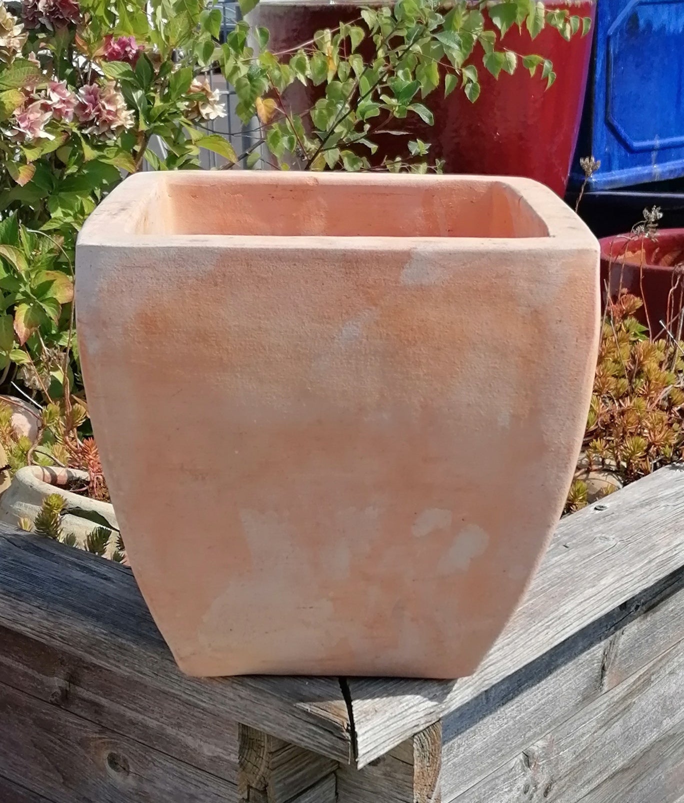 Schöner robuster quadratischer Blumentopf 27 x 27 cm cm aus roten Terracotta, Pflanzgefäß Übertopf Blumenkübel