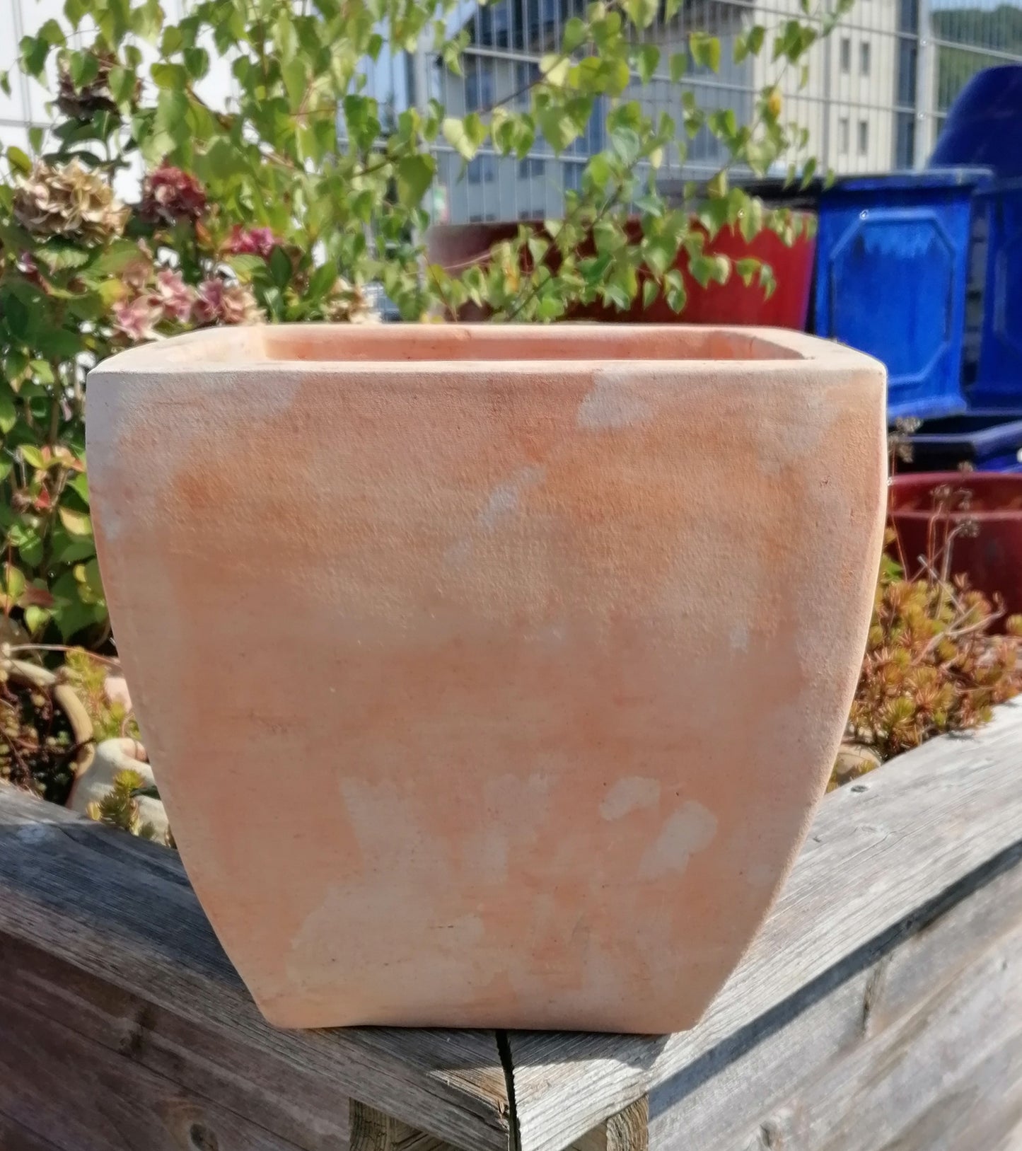 Schöner robuster quadratischer Blumentopf 27 x 27 cm cm aus roten Terracotta, Pflanzgefäß Übertopf Blumenkübel