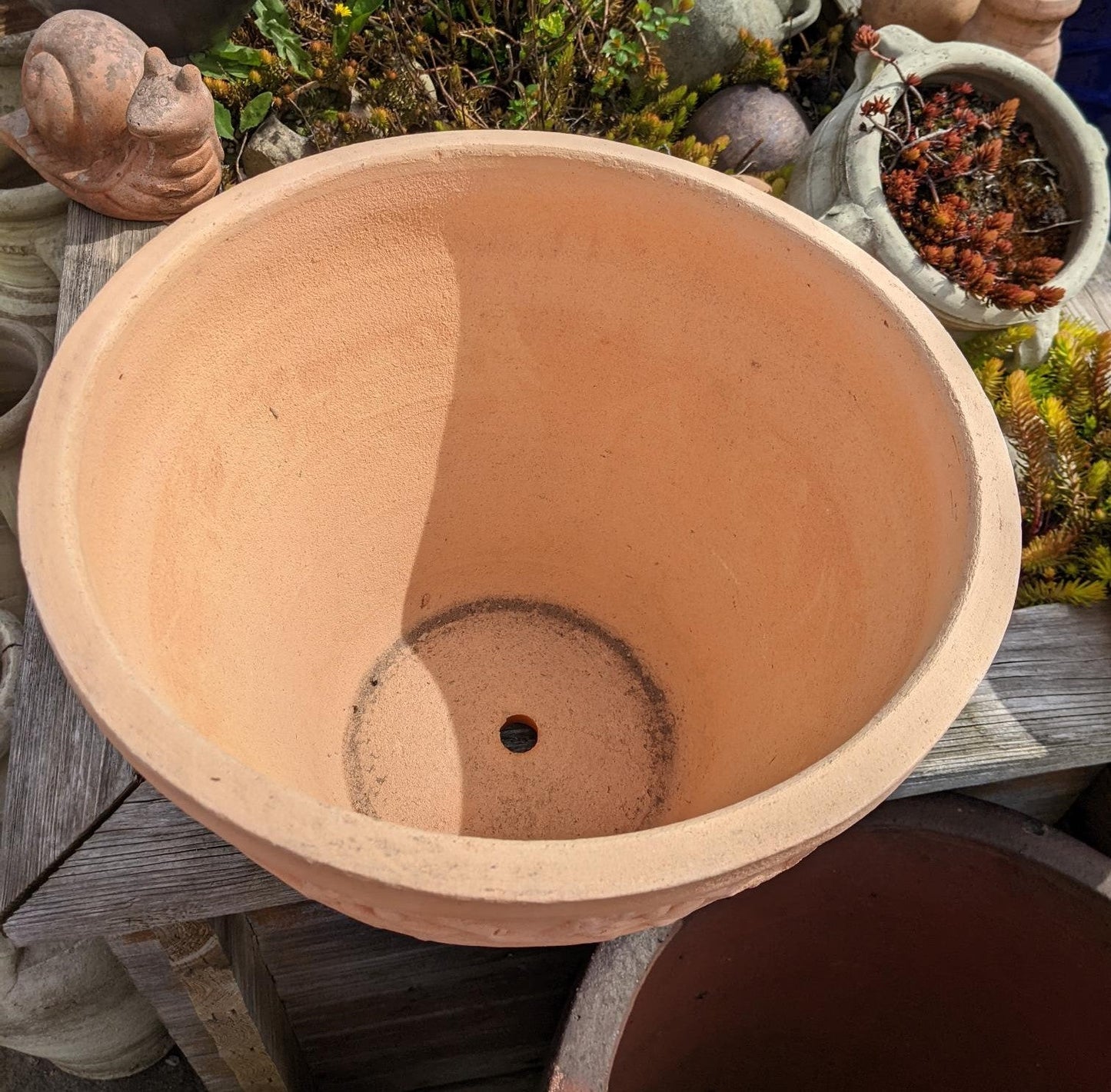 Neu !! Schöner Blumentopf mit Ranke ø ca. 35 cm aus rötlichen Terracotta, Pflanzgefäß