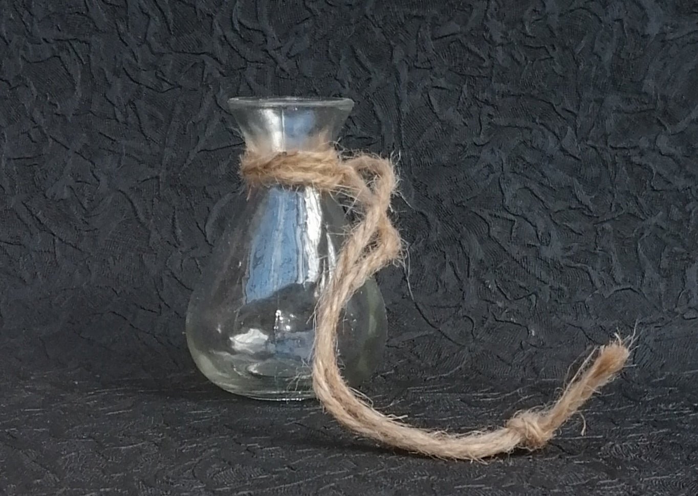 Dekoglas Glasvase ca. 10 cm hoch mit Juteband