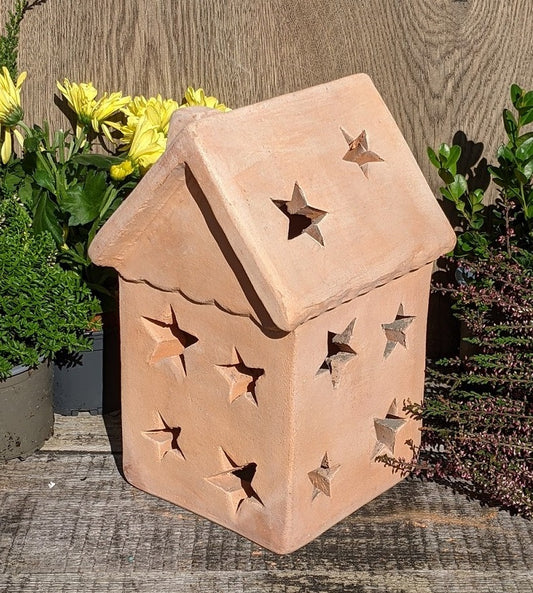 Haus ca. 25 cm hoch mit Sternenmotiv aus Terracotta Lebkuchenhaus Windlicht