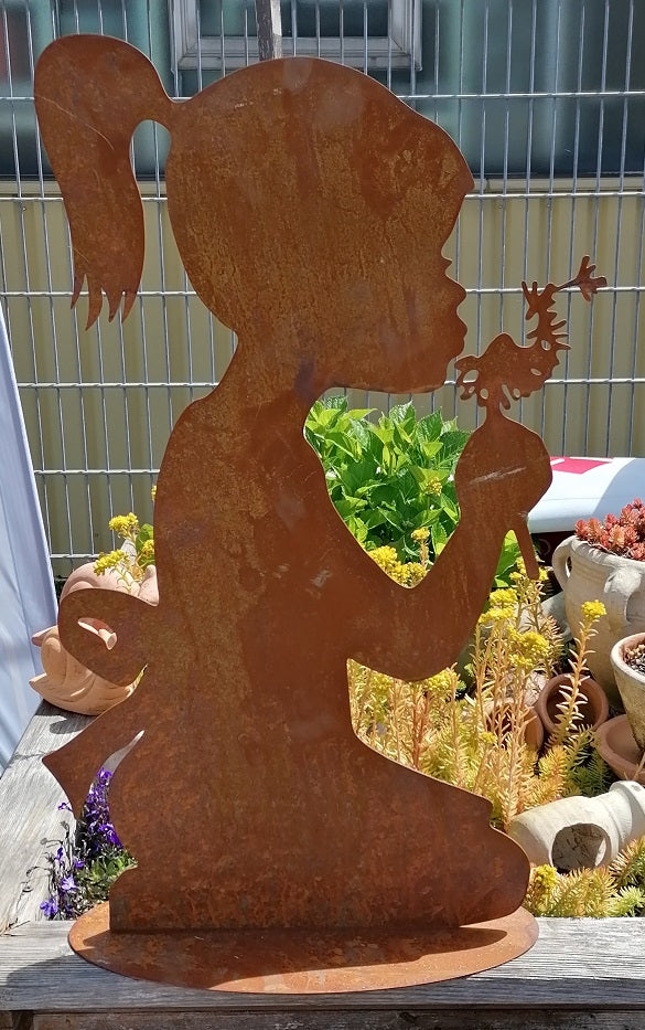 Mädchen ca. 36 cm hoch aus Metall in Edelrost