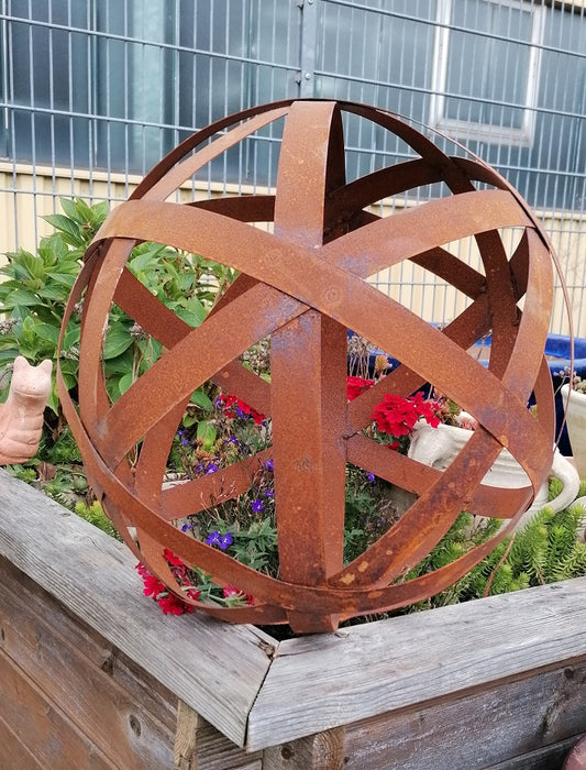 Kugel ø 50 cm aus Metall in Edelrost Streifenbandkugel Deko Rost