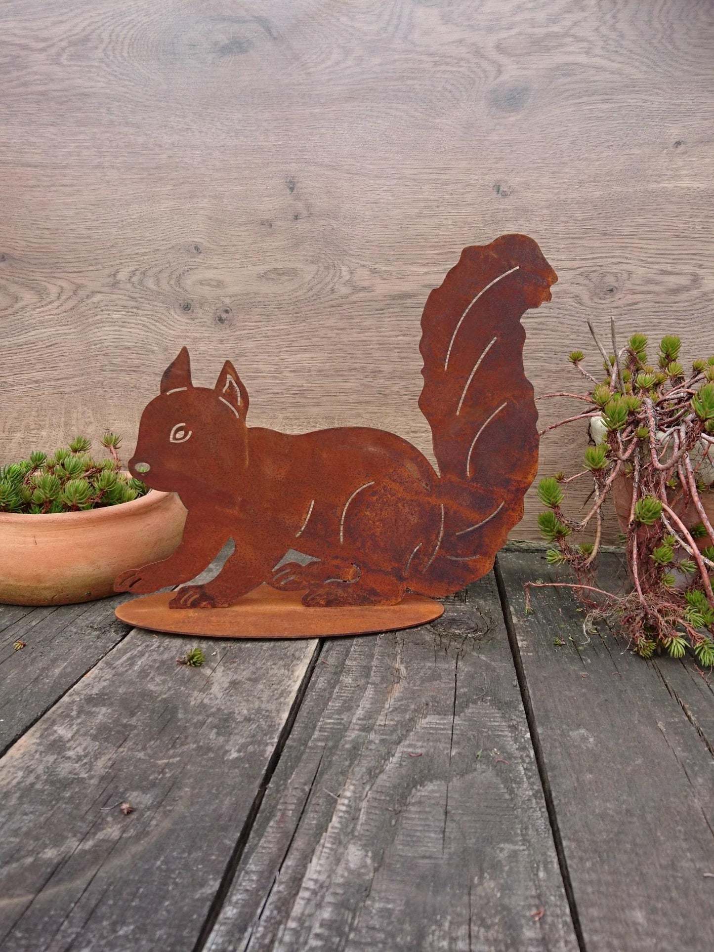 Eichhörnchen ca. 31 cm hoch aus Metall in Edelrost Deko Herbst Winter Wald Tier