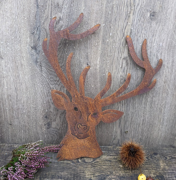Hirschkopf mit Geweih 20 cm hoch aus Metall in Edelrost zum Hängen und Legen