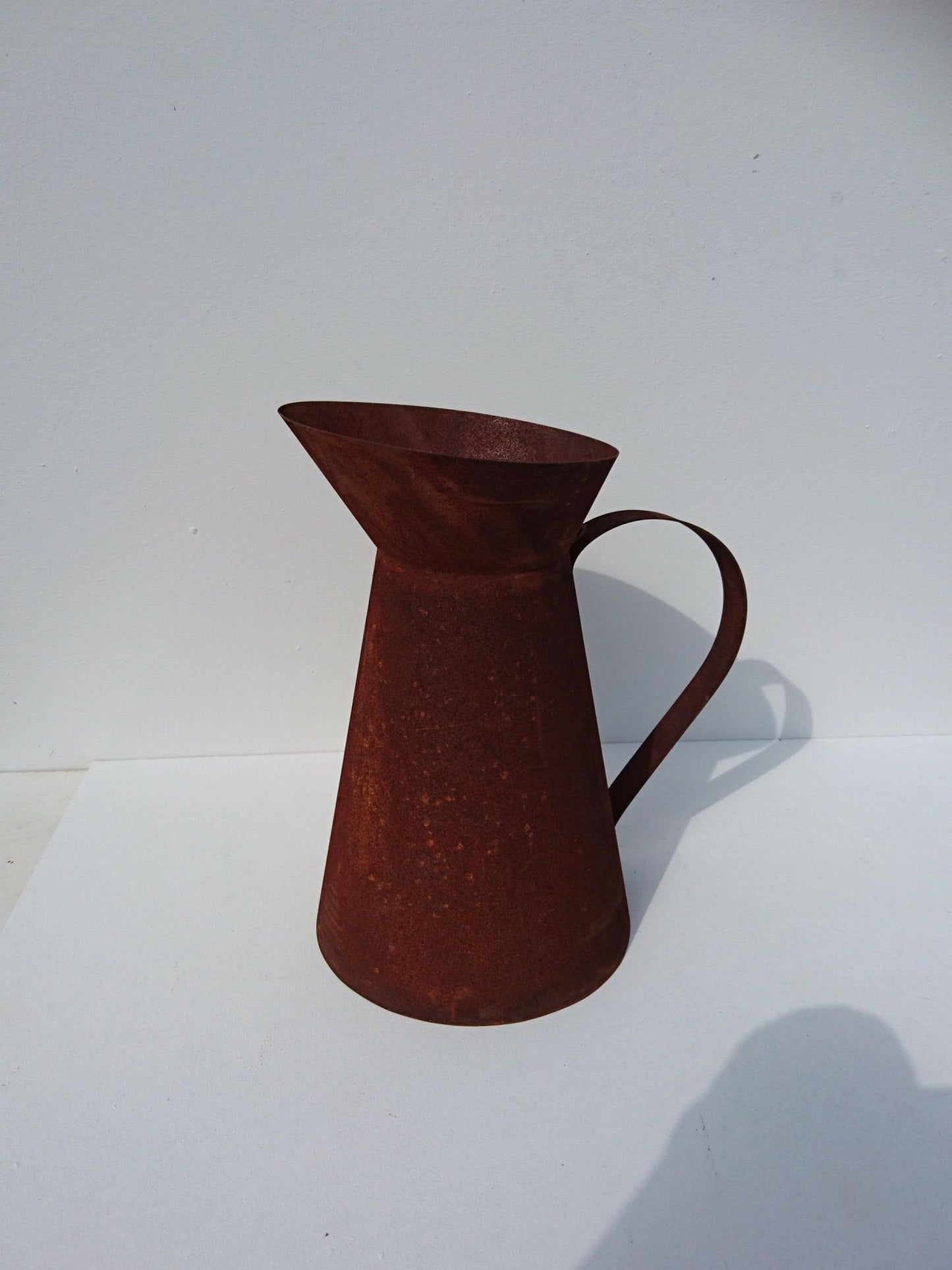 Kanne 40 cm hoch zum aus Metall in Edelrost