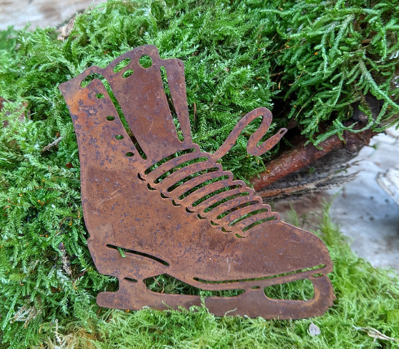 Schlittschuh Anhänger ca. 9 cm hoch aus Metall in Edelrost Weihnachtsbaumschmuck