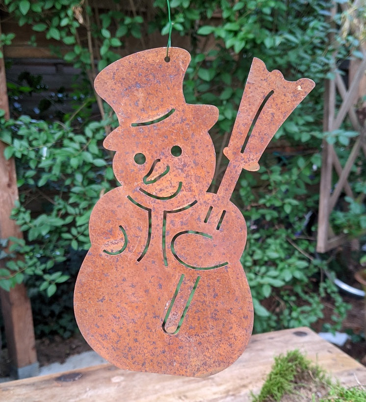 Schneemann am Stab ca. 67 cm Gesamtlänge aus Metall in Edelrost Weihnachtsschmuck Blumenstecker Garten