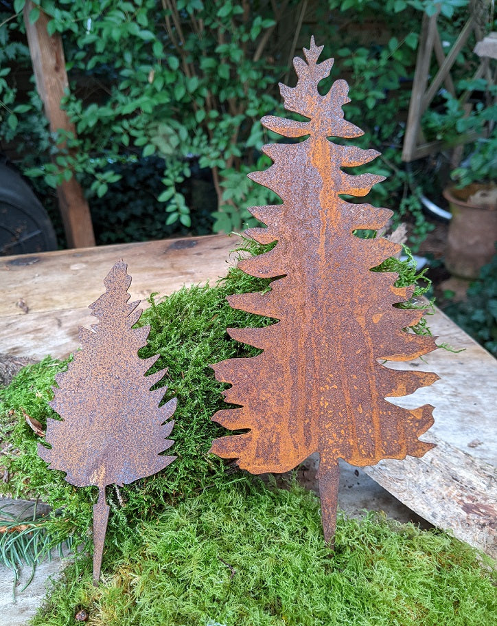 Tannenbaumstecker 2er Set 29 + 19 cm hoch aus Metall in Edelrost