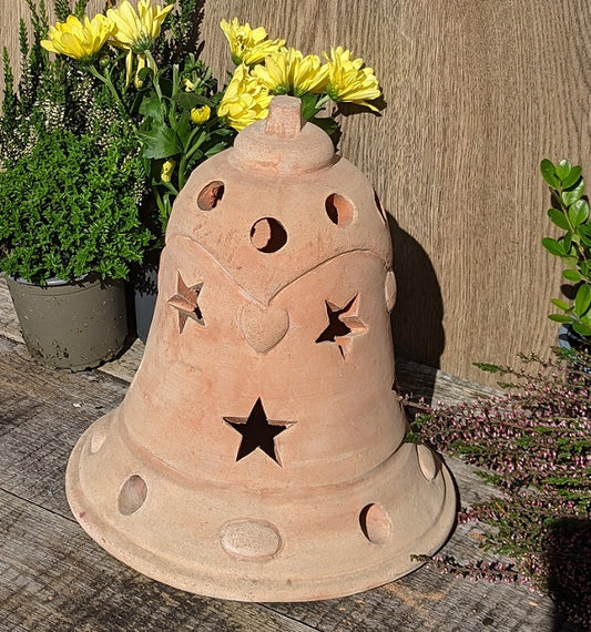Weihnachtsglocke 22 cm hoch mit Sternenmotiv, beleuchtbar aus Terracotta Windlicht