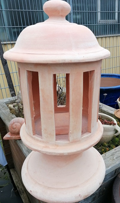 Nur noch im Lagerverkauf mit kleinen Defekten !!! Große Laterne / Windlicht ca. 67 cm hoch aus Terracotta, Deko, Garten , Pagode