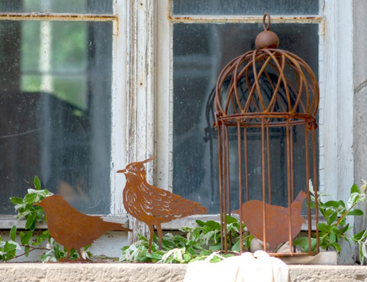 NEU !! 2er Set Vögel auf Platte aus Metall in Edelrost Deko Herbst Winter Wald Figur Garten Spatz Amsel