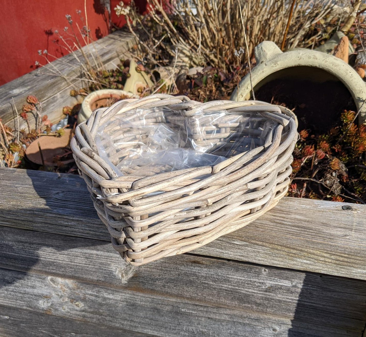NEU !! Kleiner stabiler Pflanzkorb in Herzform ca. 22 cm aus Rattan - Weide - Naturprodukt