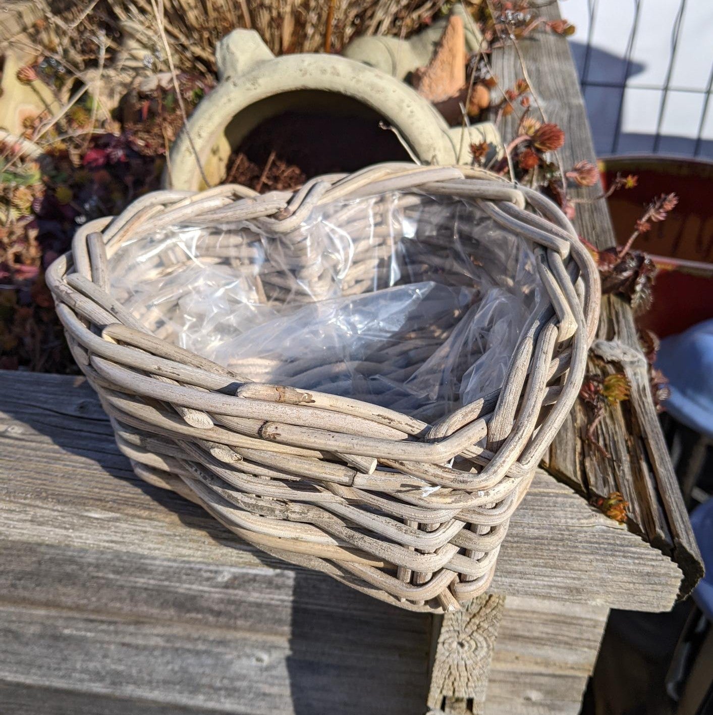NEU !! Kleiner stabiler Pflanzkorb in Herzform ca. 22 cm aus Rattan - Weide - Naturprodukt