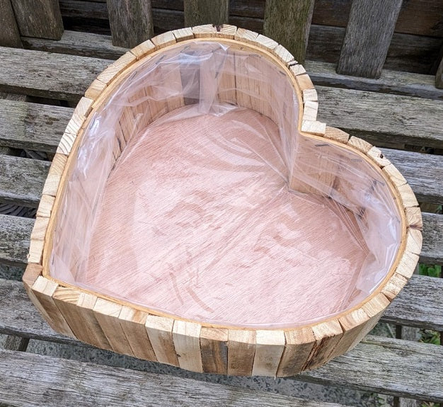 Neu !! Pflanzkorb in Herzform ca. 26 cm breit aus hellem unbehandelten Holz - Naturprodukt