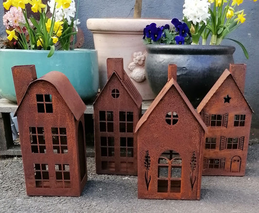 NEU !! 4er Set Windlichthäuser je ca. 26 cm hoch aus Metall in angesagter Rostoptik Deko Weihnachtsdeko Windlichter Advent Fensterschmuck Deko Rost