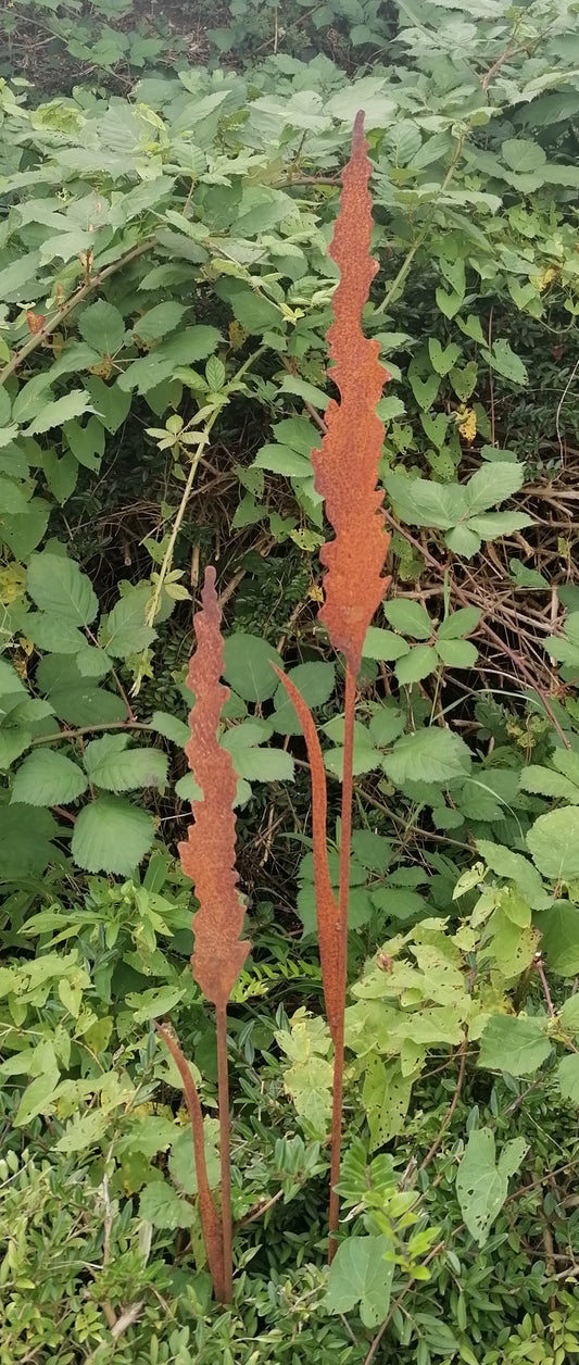 NEU !! 2er Set Gartenstecker Gras 106 + 76 cm lang aus Metall in Edelrost Stecker Dekoration Herbst Frühling Kräuter Rankhilfe