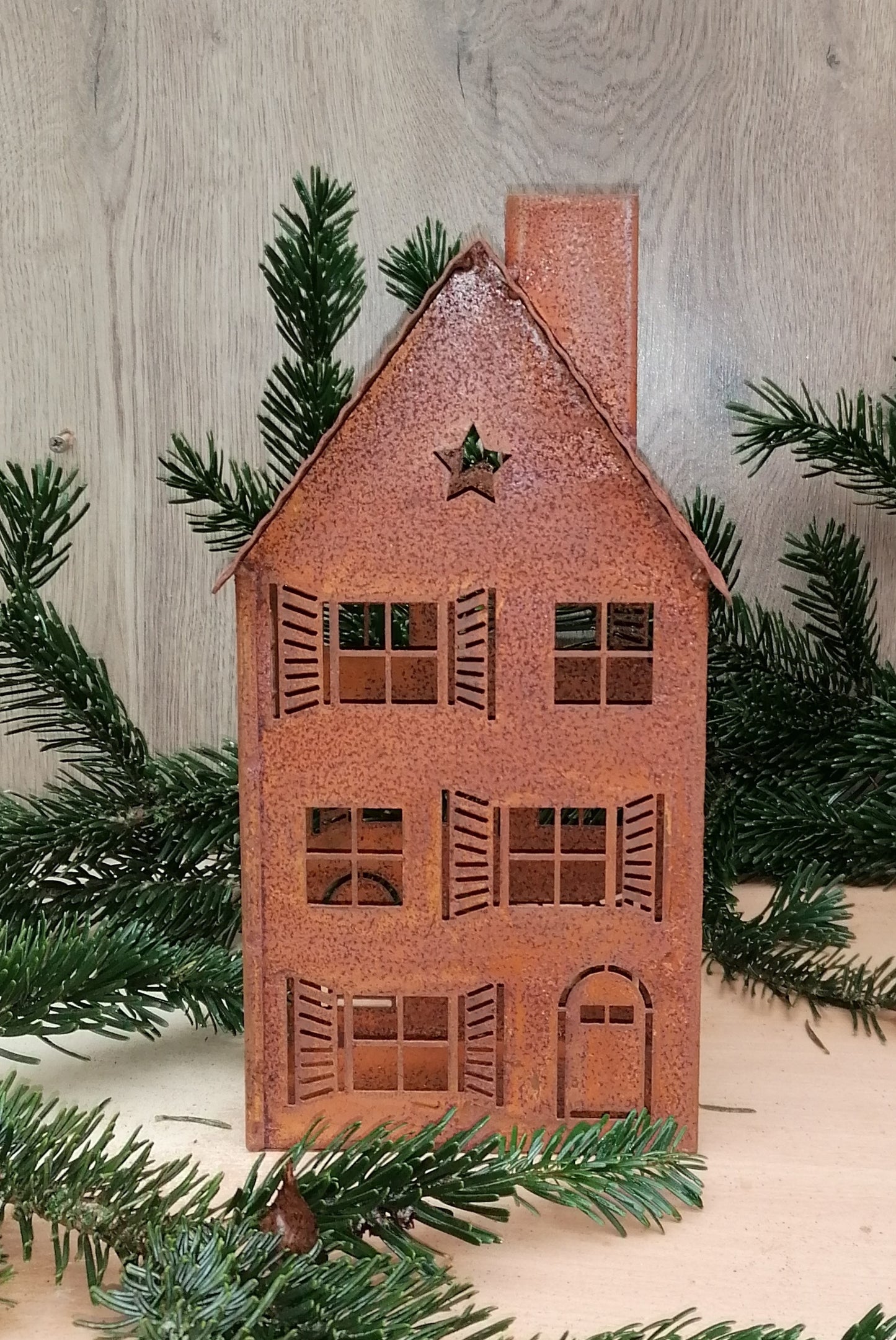 NEU !! Haus - Windlicht ca.26 cm hoch mit Stern aus Metall in Edelrost Beleuchtbar Dekoration Herz