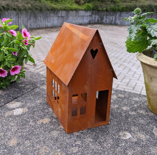 NEU !! Haus -Windlicht ca.18 cm hoch aus Metall in Edelrost Beleuchtbar Dekoration Herz