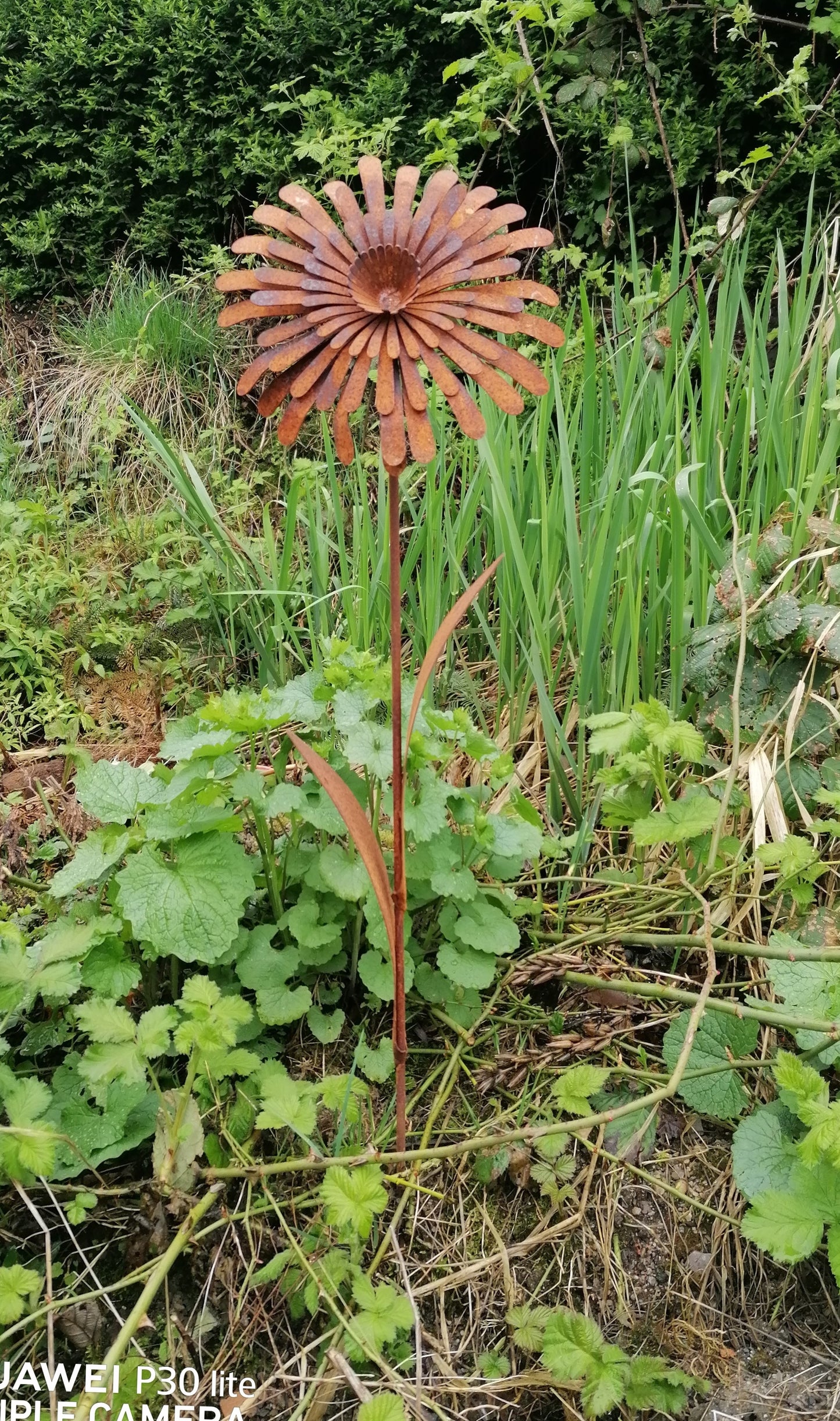 NEU !! Gartenstecker Blüte in 3D ca. 95 cm lang aus Metall in Edelrost Rankhilfe