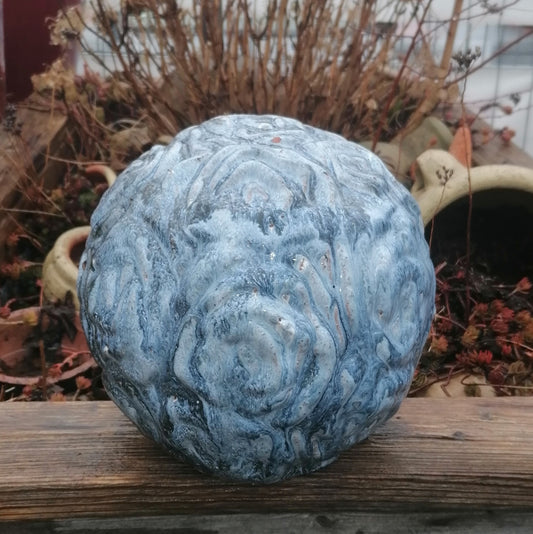 2. Wahl !! Schöne Kugel mit Rosenmuster blaugrau ø ca. 20 cm aus Steinzeug, Deko, Garten, frostfest