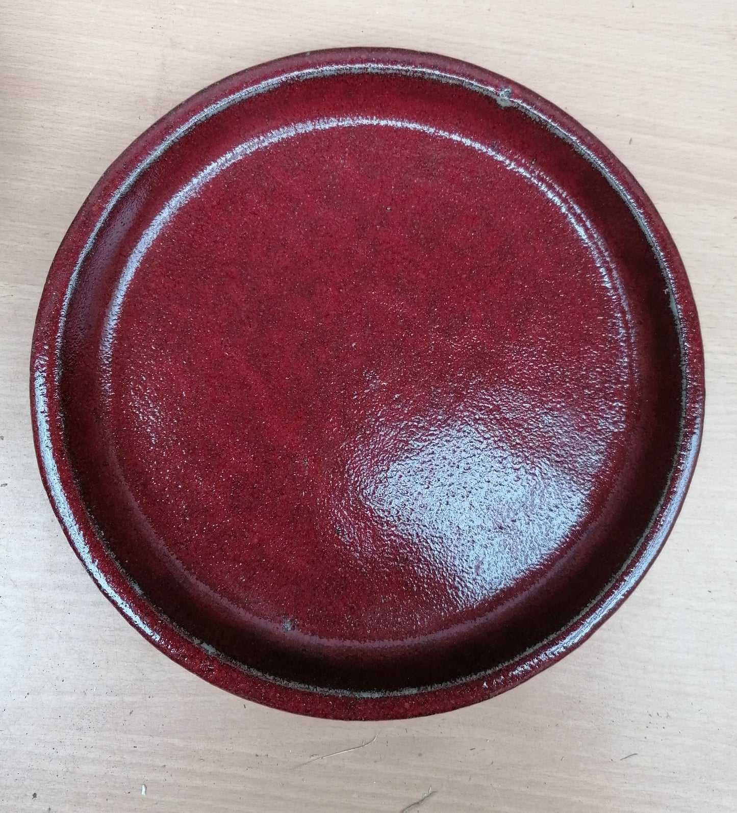 NEU !! Winterfester Untersetzer Teller Vogeltränke ø ca. 25 cm aus Steinzeug dunkelrot / oxblood glasiert Insektentränke Vogelbad Garten Blumentopf