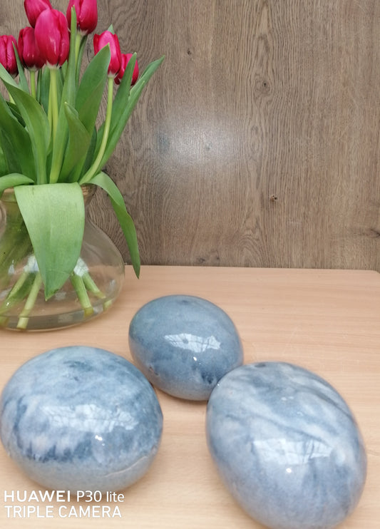 NEU !! 3er Set kleine ovale Eier - Steine aus frostfesten doppeltglasierten graublau marmorierten  Steinzeug  Dekoration