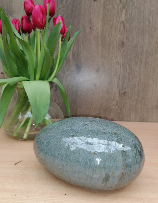 NEU !! Stein Ei Kugel oval aus frostfesten doppelt glasierten Steinzeug grüngrau ca. 20 cm lang  Dekoration