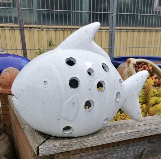 B-Ware!! Großer Deko Fisch beleuchtbar aus frostfesten Steinzeug weiß glasiert ca. 38 cm lang Deko Garten Wasser Teich Windlicht WasserspeierFigur