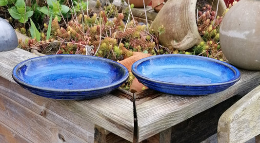 NEU !! 2 er SET Untersetzer Teller Vogeltränken ø ca. 20 cm aus Keramik blau glasiert Insektentränke Vogelbad Garten Blumentopf