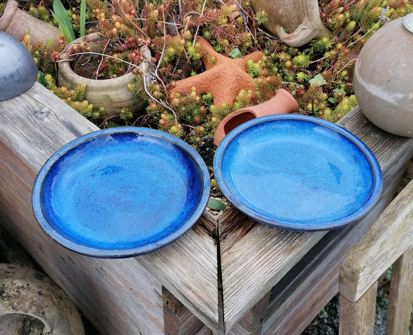 NEU !! 2 er SET Untersetzer Teller Vogeltränken ø ca. 20 cm aus Keramik blau glasiert Insektentränke Vogelbad Garten Blumentopf
