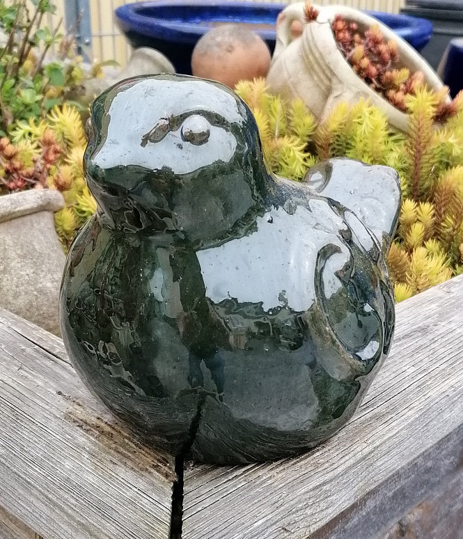 NEU !! 2. Wahl ! Vogel aus frostfesten Steinzeug dunkelgrün glasiert ca. 16 cm lang Deko Garten Spatz Figur Taube