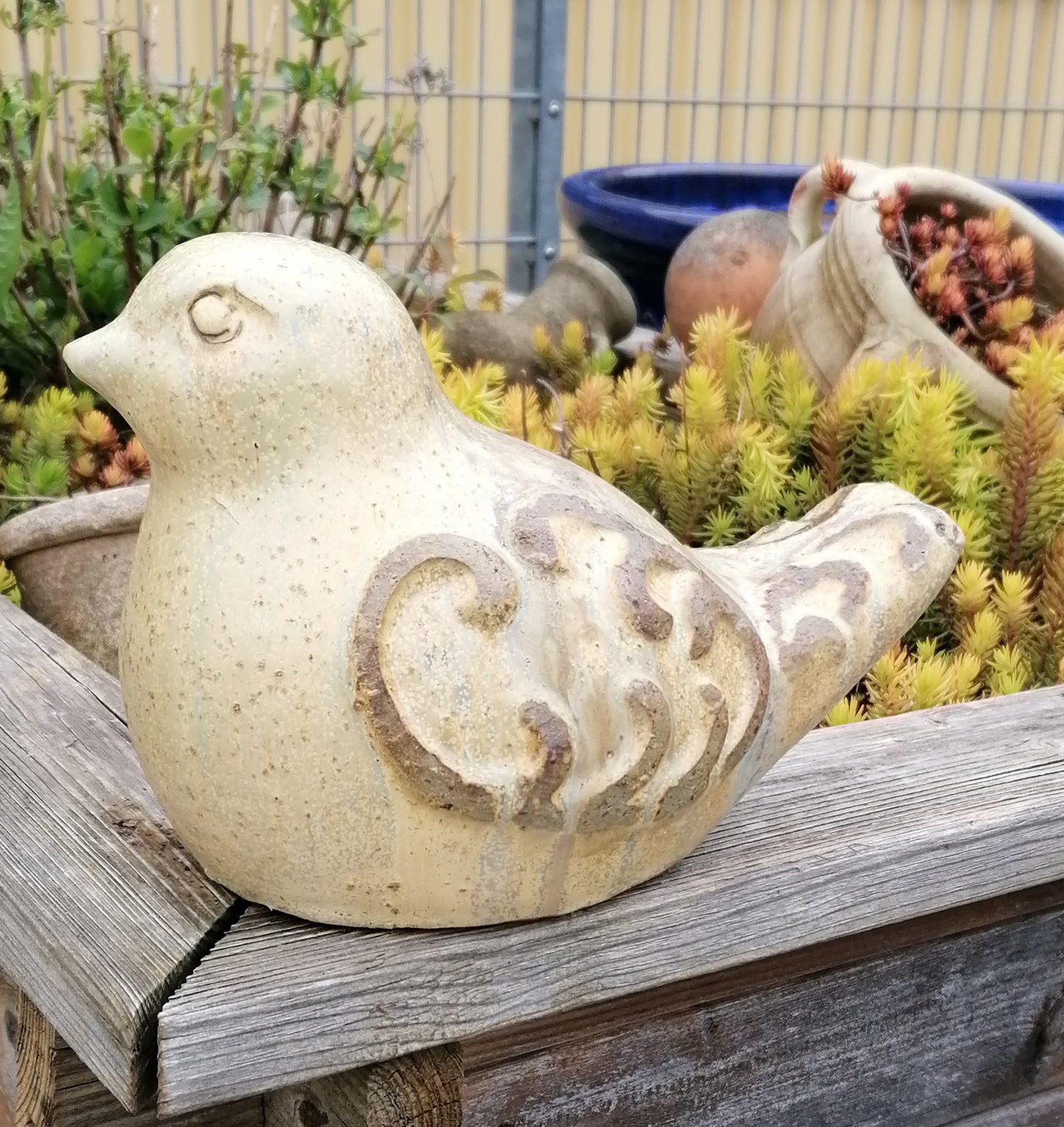 NEU !! 2. Wahl ! Vogel aus frostfesten Steinzeug beige glasiert ca. 24 cm lang Deko Garten Spatz Figur Taube