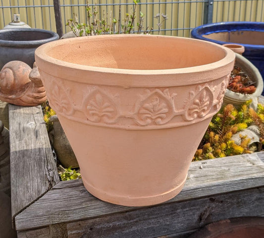 Neu !! Schöner Blumentopf mit Ranke ø ca. 35 cm aus rötlichen Terracotta, Pflanzgefäß