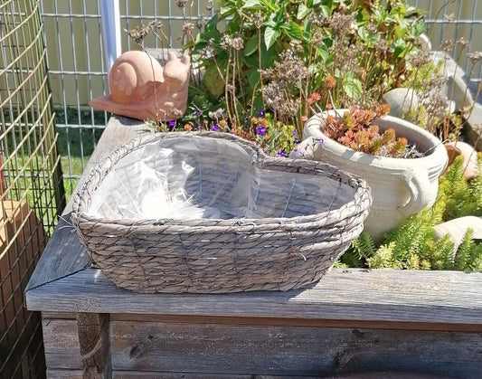 Aktion !! Pflanzkorb in Herzform ca. 38 cm breit aus Seegras - Naturprodukt