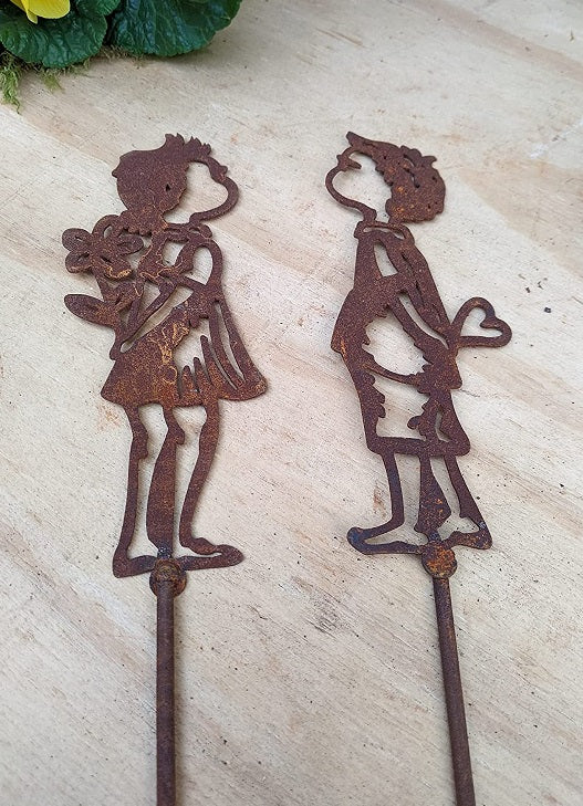 2er Set Gartenstecker Junge und Mädchen Gesamtlänge je ca. 62 cm hoch aus Metall in Edelrost Fensterdeko Liebe Muttertag Hochzeit