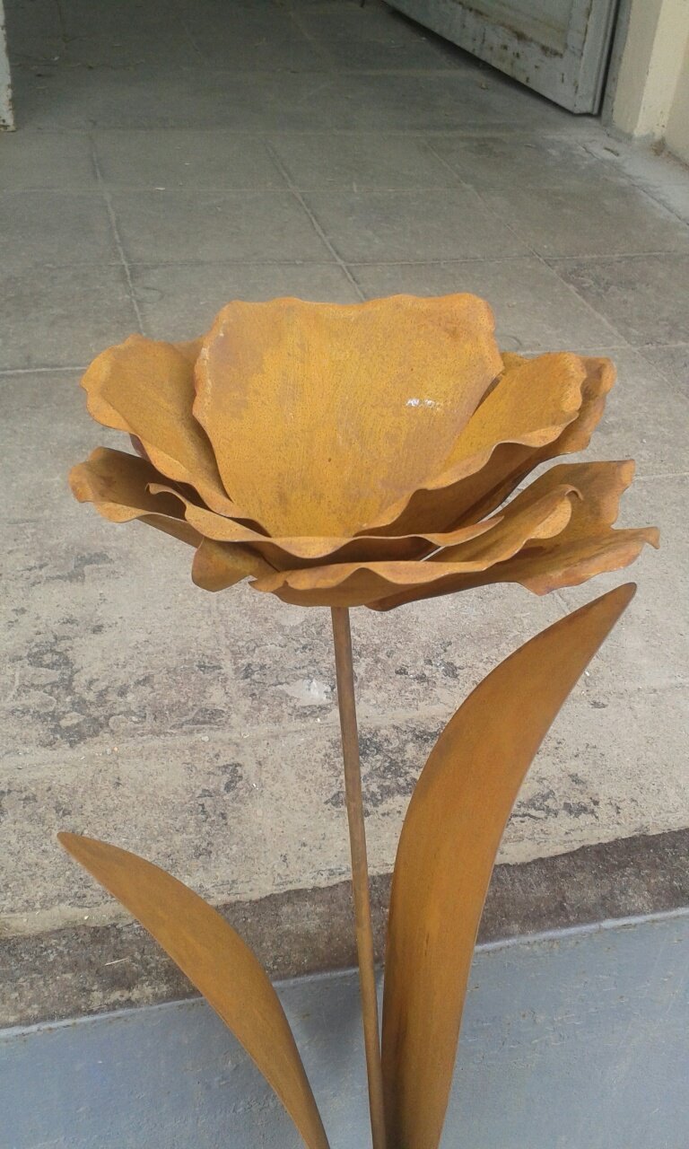 Gartenstecker Blüte auf Stab, ca. 100 cm hoch aus Metall in Edelrost, Rose