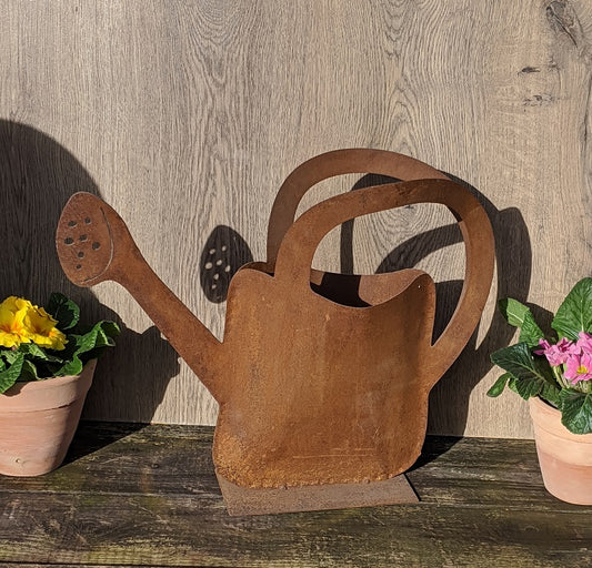 Gießkanne 35 cm hoch aus Metall in Edelrost Gartendeko